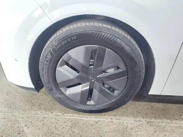 Li Auto MEGA — Фото автомобиля 22