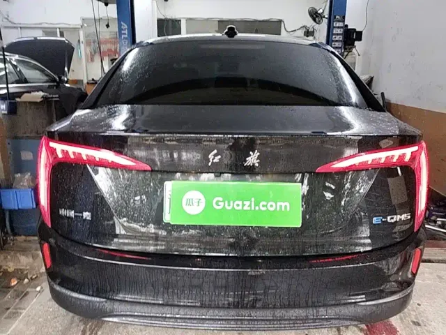 Hongqi E-QM5 — Фото автомобиля 5