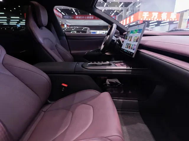 Xiaomi SU7 — Фото автомобиля 10