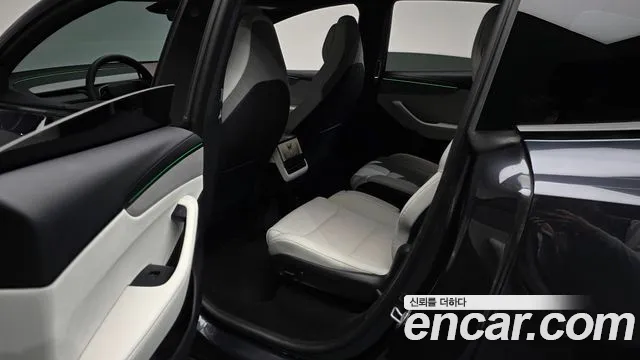 Tesla Model Y — Фото автомобиля 16
