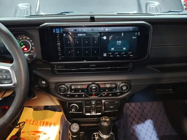 Jeep Wrangler — Фото автомобиля 12