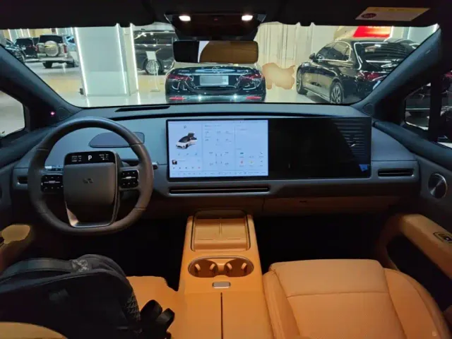 Li Auto i6 — Фото автомобиля 9
