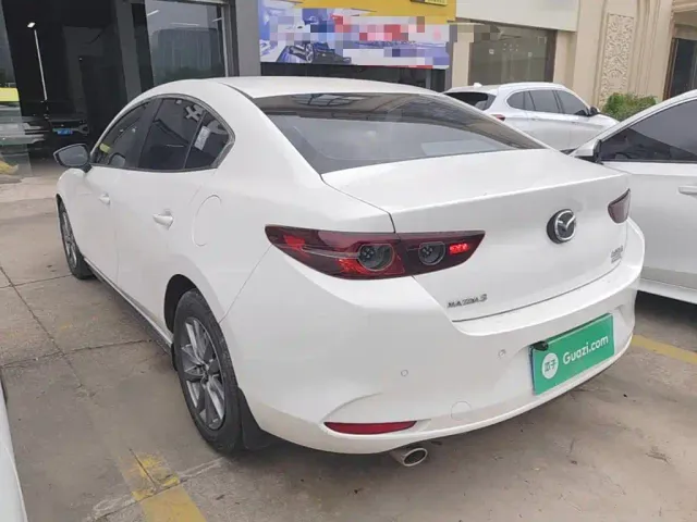 Mazda Axela — Фото автомобиля 4