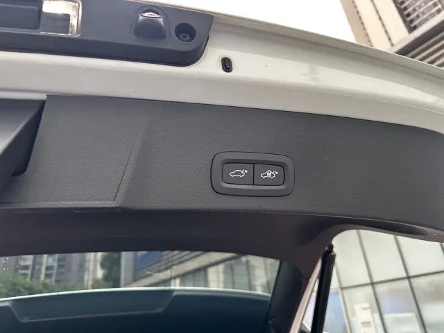 Volvo XC40 — Фото автомобиля 17