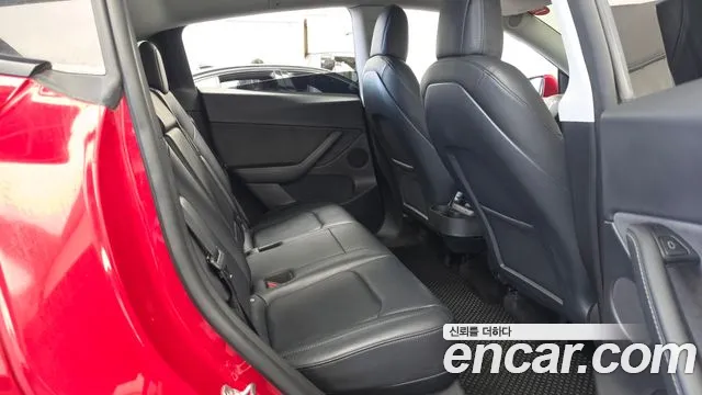 Tesla Model Y — Фото автомобиля 18