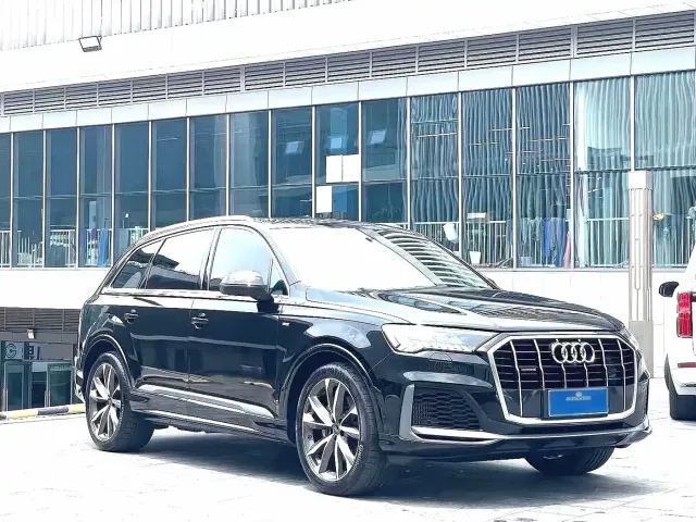 Audi Audi Q7 2023 55 TFSI quattro S line Sport — Фото автомобиля 3