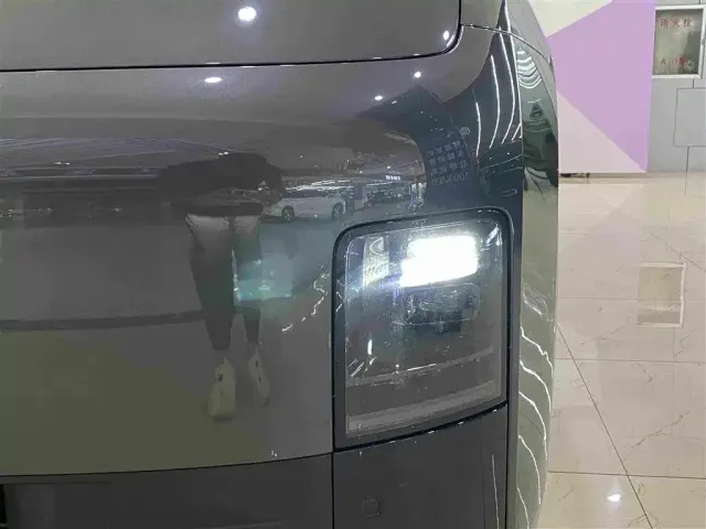 Li Auto MEGA — Фото автомобиля 4