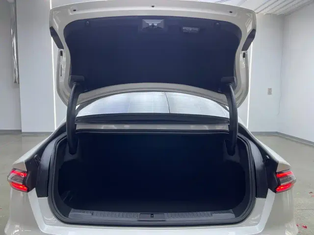 Lincoln Lincoln Z 2025 2.0T Premium Edition — Фото автомобиля 9