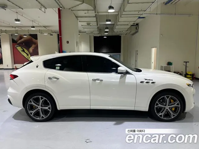 Maserati Levante — Фото автомобиля 3