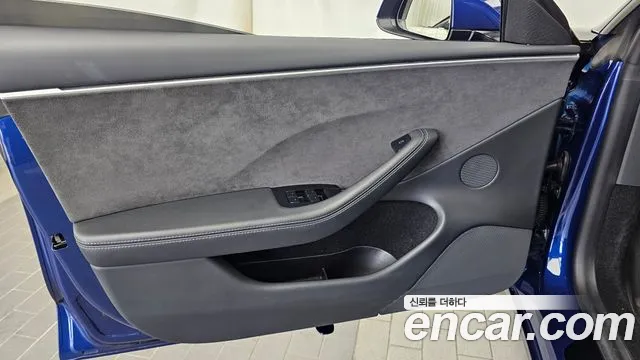 Tesla Model 3 — Фото автомобиля 23