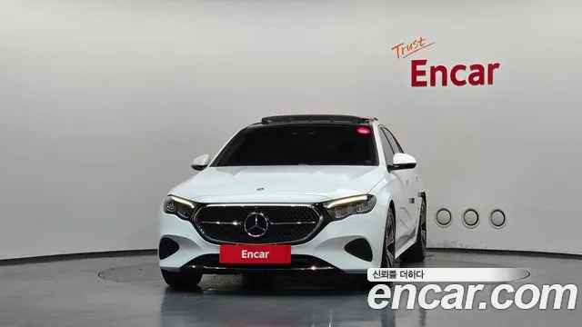 Mercedes-Benz E-Class — Фото автомобиля 3