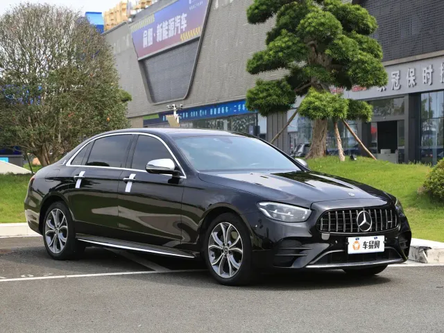 Mercedes-Benz E-Class — Фото автомобиля 3