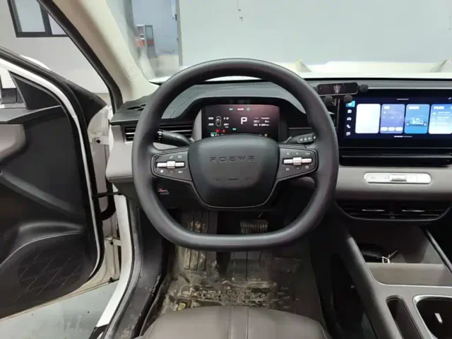 Roewe D6 — Фото автомобиля 10
