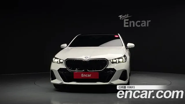 BMW 5 Series G60 — Фото автомобиля 3