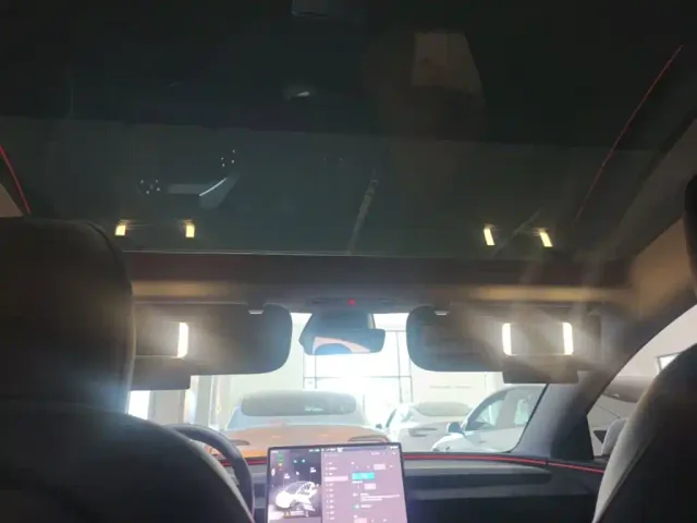 Tesla Model 3 — Фото автомобиля 17