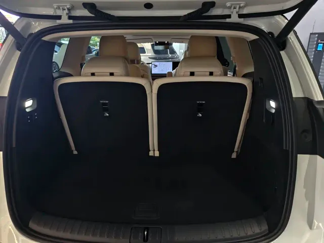 Li Auto i8 — Фото автомобиля 11