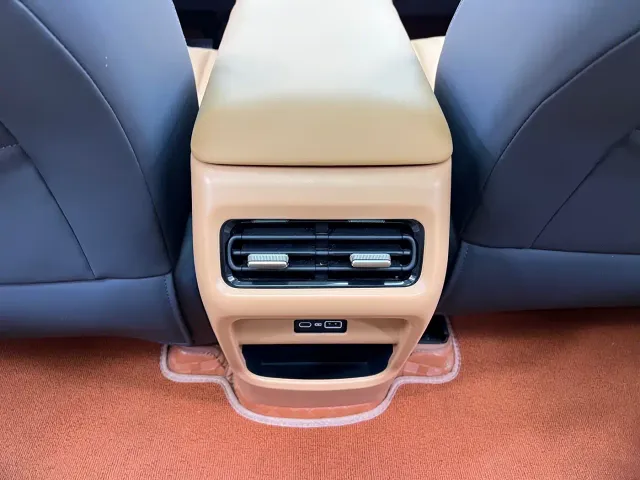 Geely Galaxy Starship 7 EM-i — Фото автомобиля 12