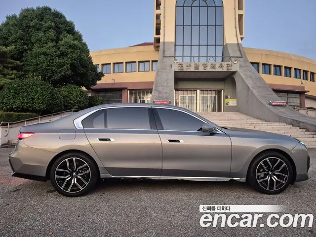 BMW 7 Series G70 — Фото автомобиля 18
