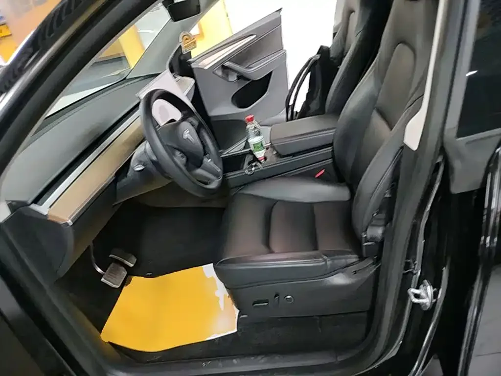 Tesla Model Y 2022 Rear-Wheel Drive Version — Фото автомобиля 19