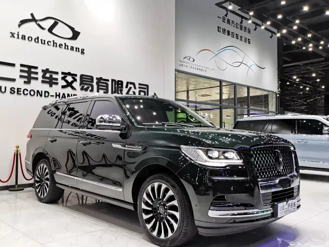 Фотография автомобиля — Lincoln Navigator