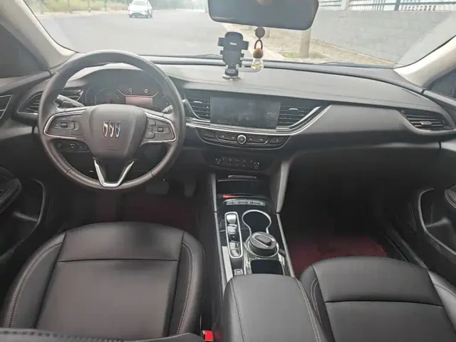 Buick Regal — Фото автомобиля 9