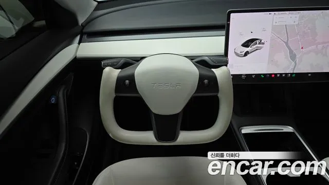 Tesla Model 3 — Фото автомобиля 13