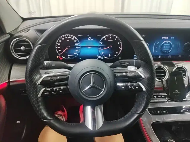 Mercedes-Benz E-Class — Фото автомобиля 10