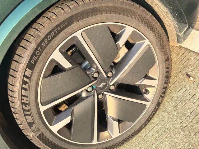Li Auto L8 — Фото автомобиля 6