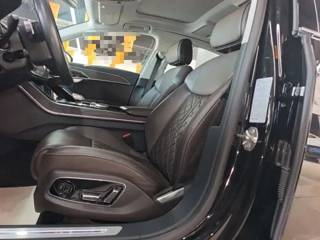 Audi A8 — Фото автомобиля 14