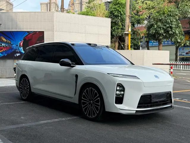 Nio ES8 — Фото автомобиля 4