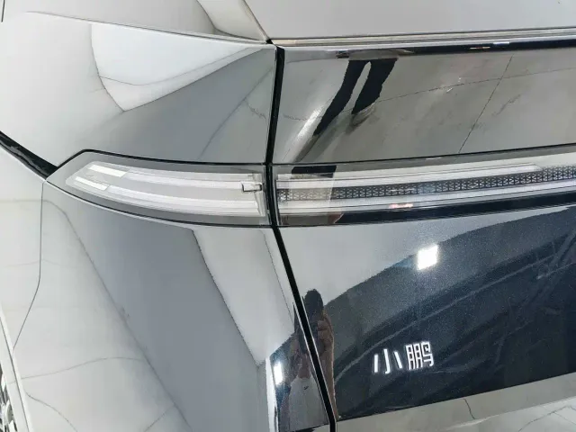 Xpeng X9 — Фото автомобиля 19