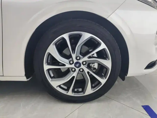 Ford Mondeo — Фото автомобиля 6