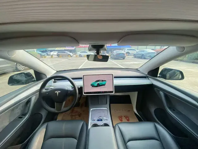 Tesla Model Y — Фото автомобиля 5