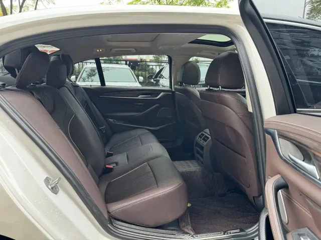 BMW 5 Series — Фото автомобиля 9