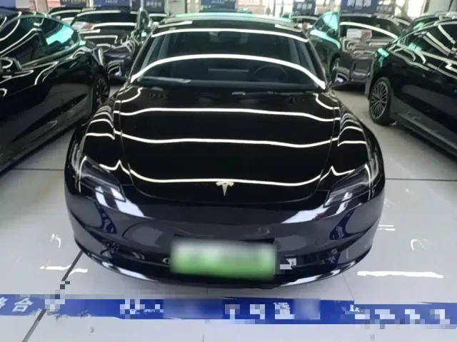 Tesla Model 3 — Фото автомобиля 2