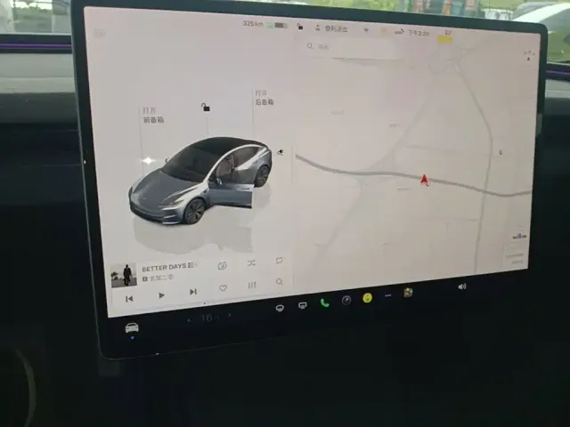 Tesla Model 3 — Фото автомобиля 12