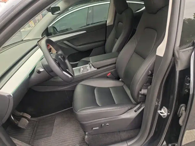 Tesla Model Y — Фото автомобиля 14