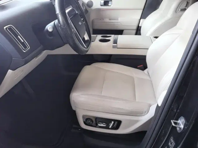 Li Auto L8 — Фото автомобиля 9