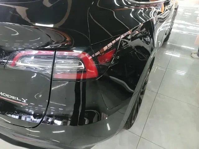 Tesla Model Y — Фото автомобиля 7