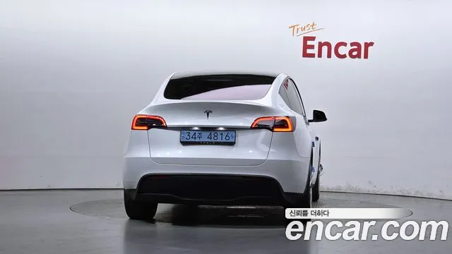 Tesla Model Y — Фото автомобиля 4