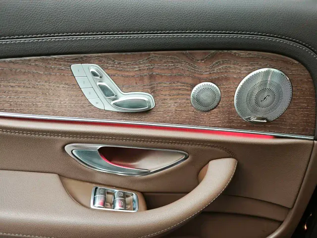 Mercedes-Benz E-Class — Фото автомобиля 11