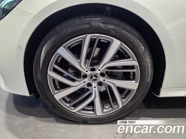 Mercedes-Benz E-Class — Фото автомобиля 5
