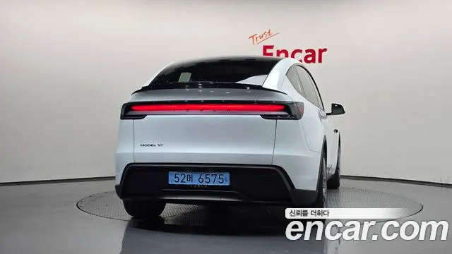 Tesla Model Y — Фото автомобиля 4