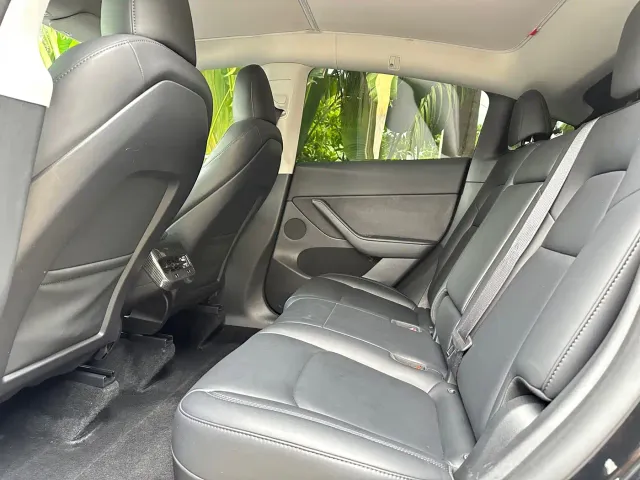 Tesla Model Y — Фото автомобиля 12