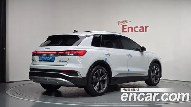 Audi Q4 e-tron F4 — Фото автомобиля 2