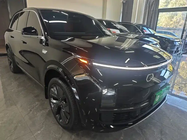 Li Auto L8 — Фото автомобиля 3