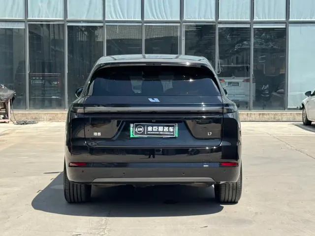 Li Auto L7 — Фото автомобиля 16