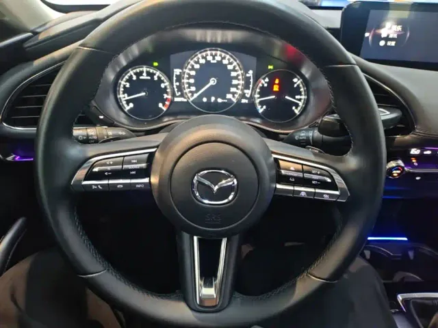 Mazda Axela — Фото автомобиля 10