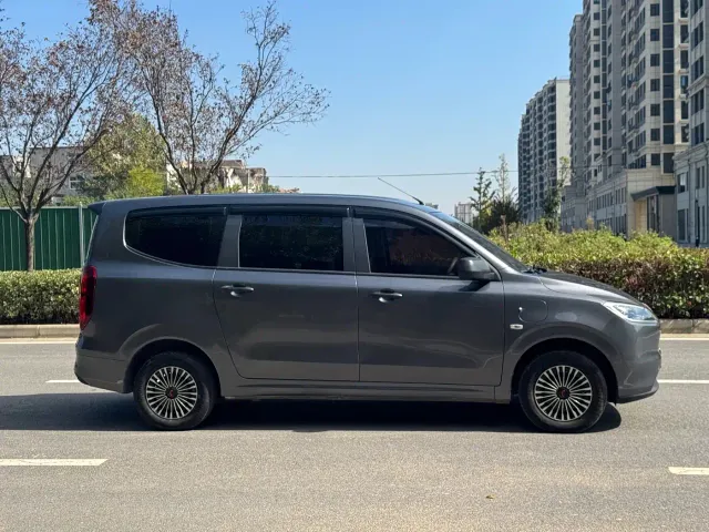 Wuling Hongguang — Фото автомобиля 11