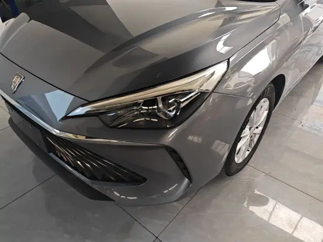 Roewe i5 — Фото автомобиля 23